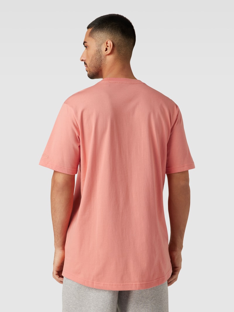 T-Shirt mit Label-Stitching in koralle