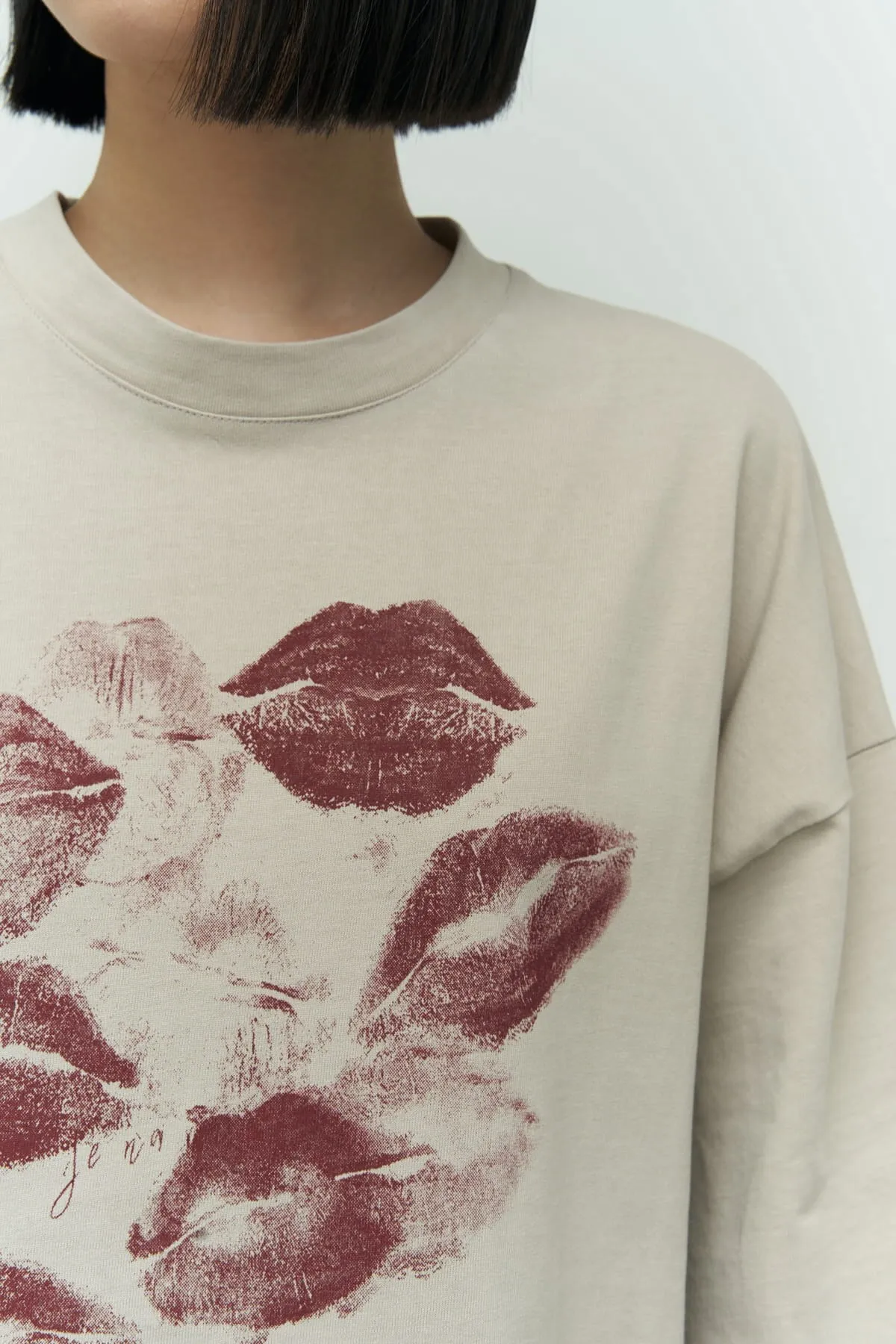 MAİ COLLECTİON  Beiges Oversize-T-Shirt mit Lippen