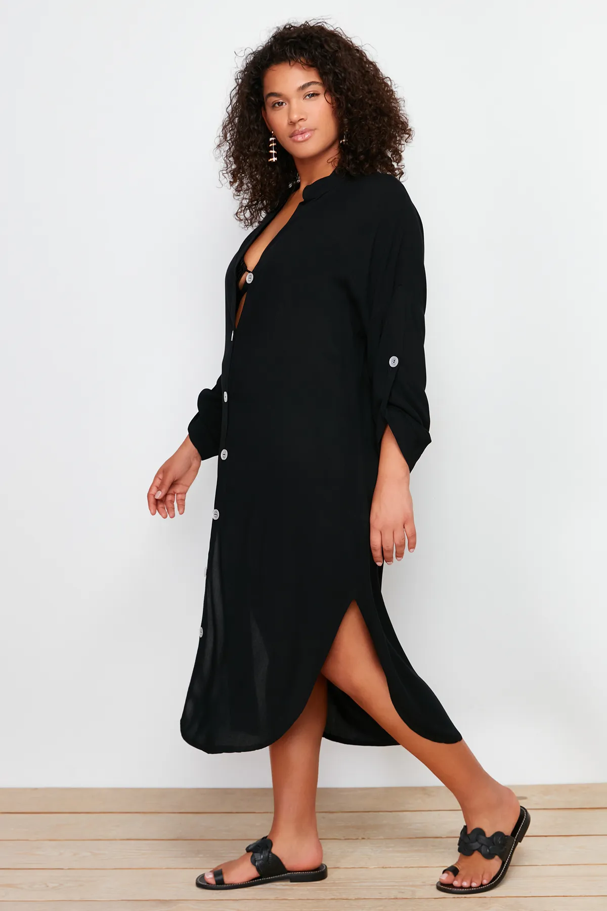 Trendyol Curve  Schwarzes gewebtes Strandkleid TBBSS24AH00132