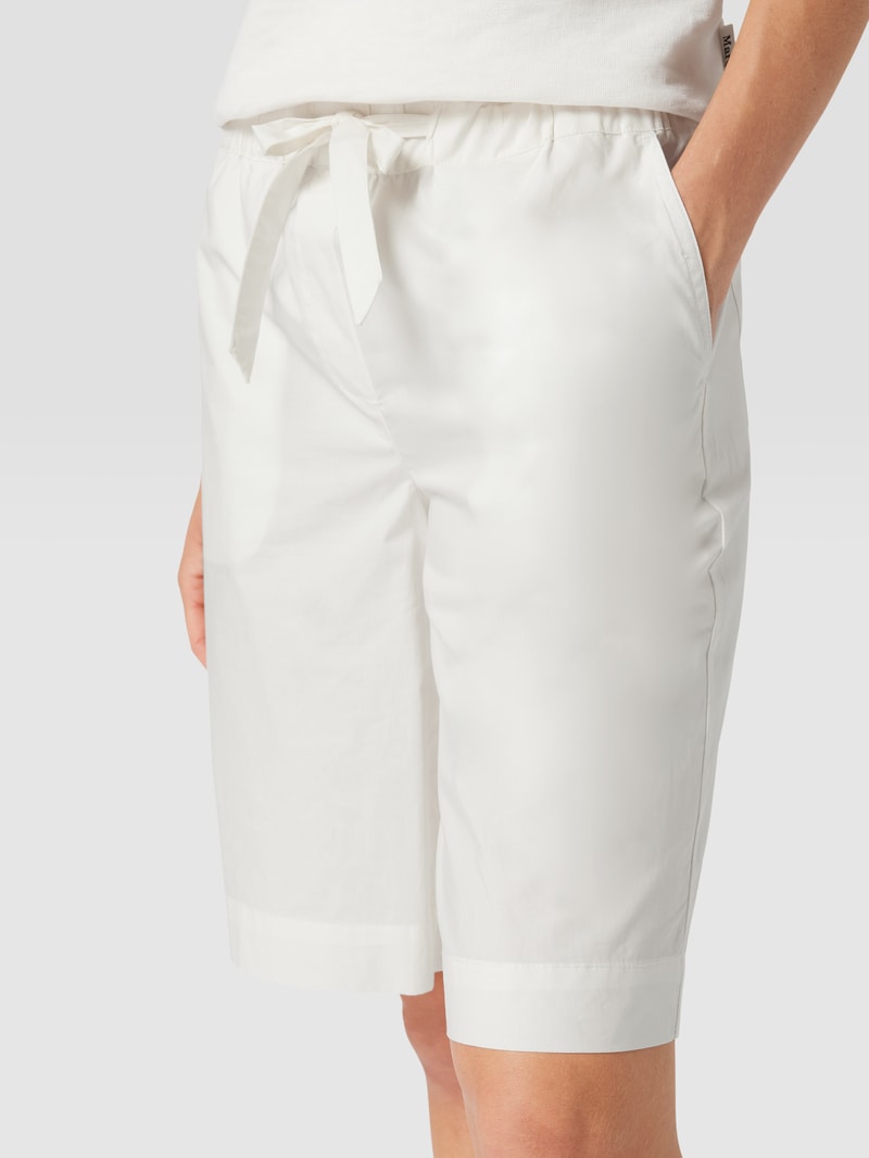 Bermudas mit seitlichen Eingrifftaschen in offwhite