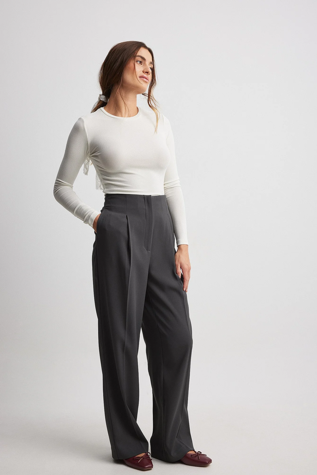Weite Anzughose mit hoher Taille, ohne Bund