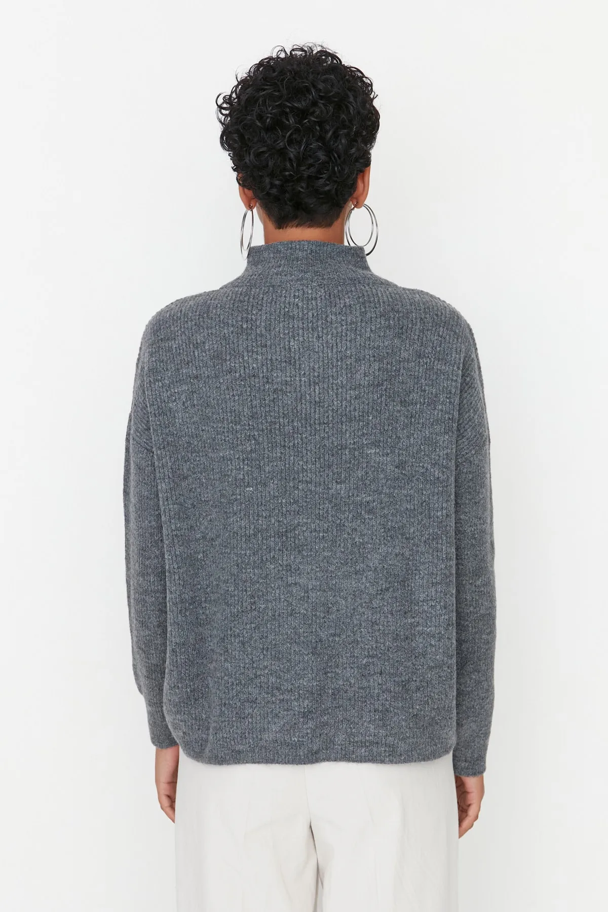 Trendyol Collection  Anthrazitfarbener Strickpullover mit weicher Struktur und Reißverschluss TWOAW20XS0009