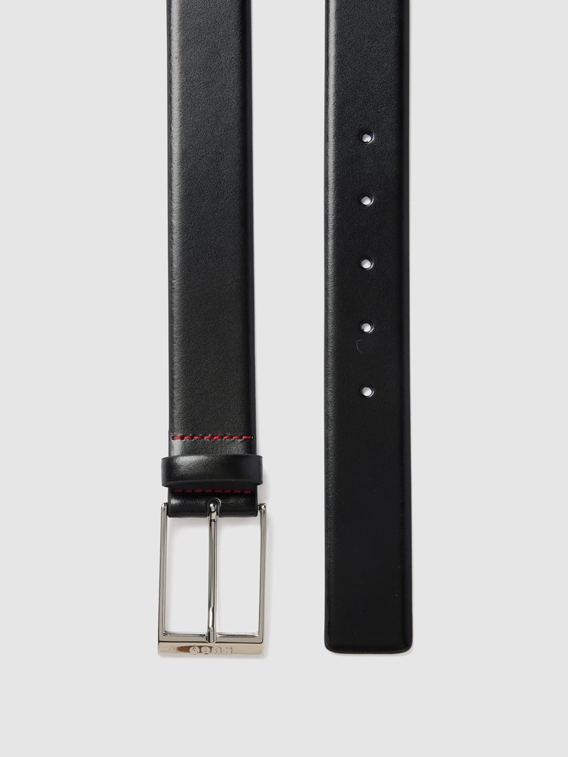 Gürtel mit Label-Prägung in schwarz