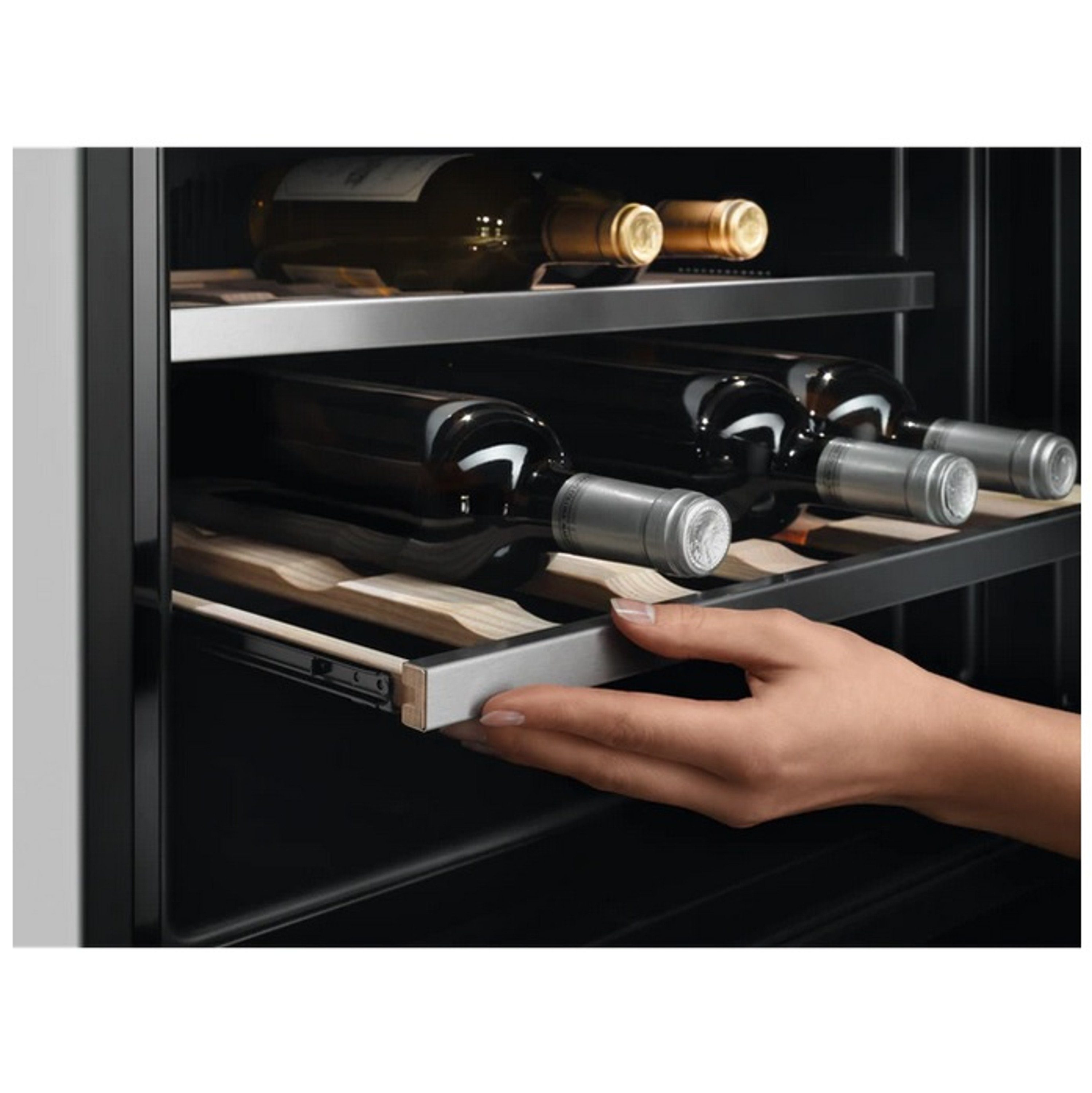 AEG Einbauweinkühlschrank KWK884520T,mit Touch-Bedienung, bis zu 18 Flaschen, Matt Black