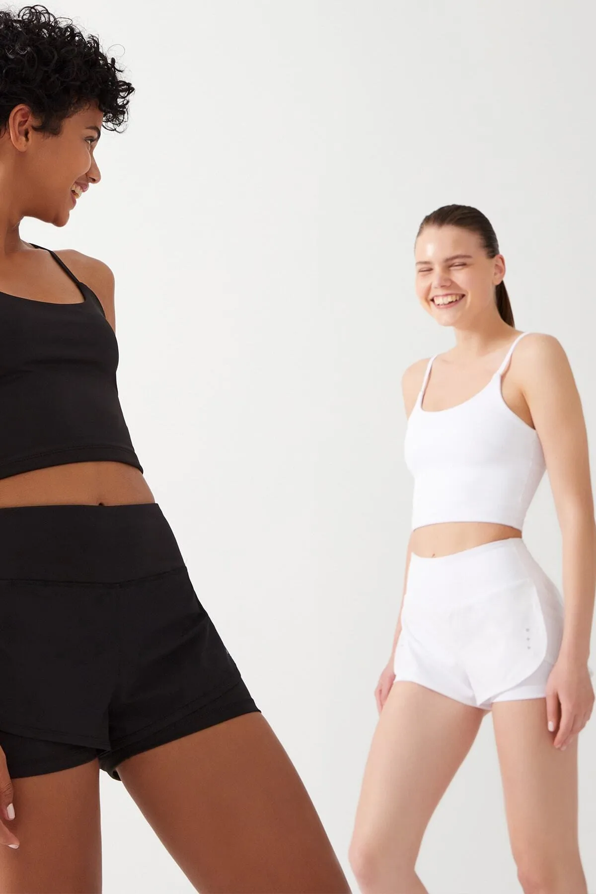 LOS OJOS  Weiße 2-Lagen-Sportshorts für Damen – Strumpfhose mit Shorts 2in1