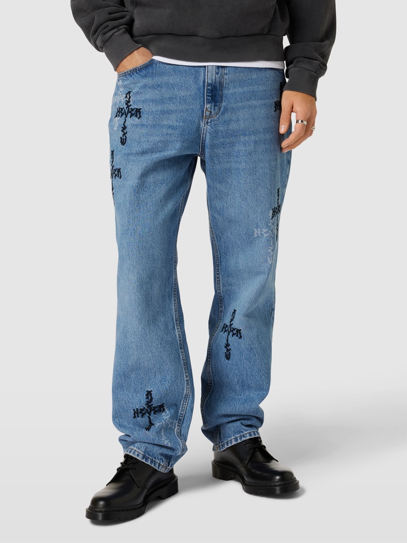 Jeans mit Label-Stitchings in blau