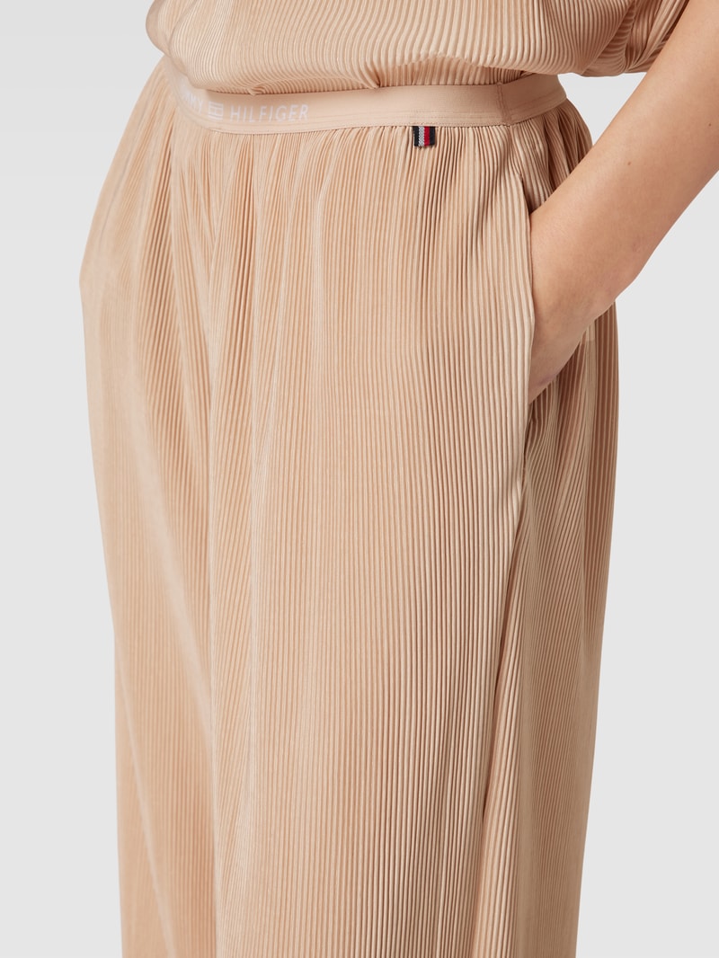 Pyjama-Hose mit Plisseefalten in taupe