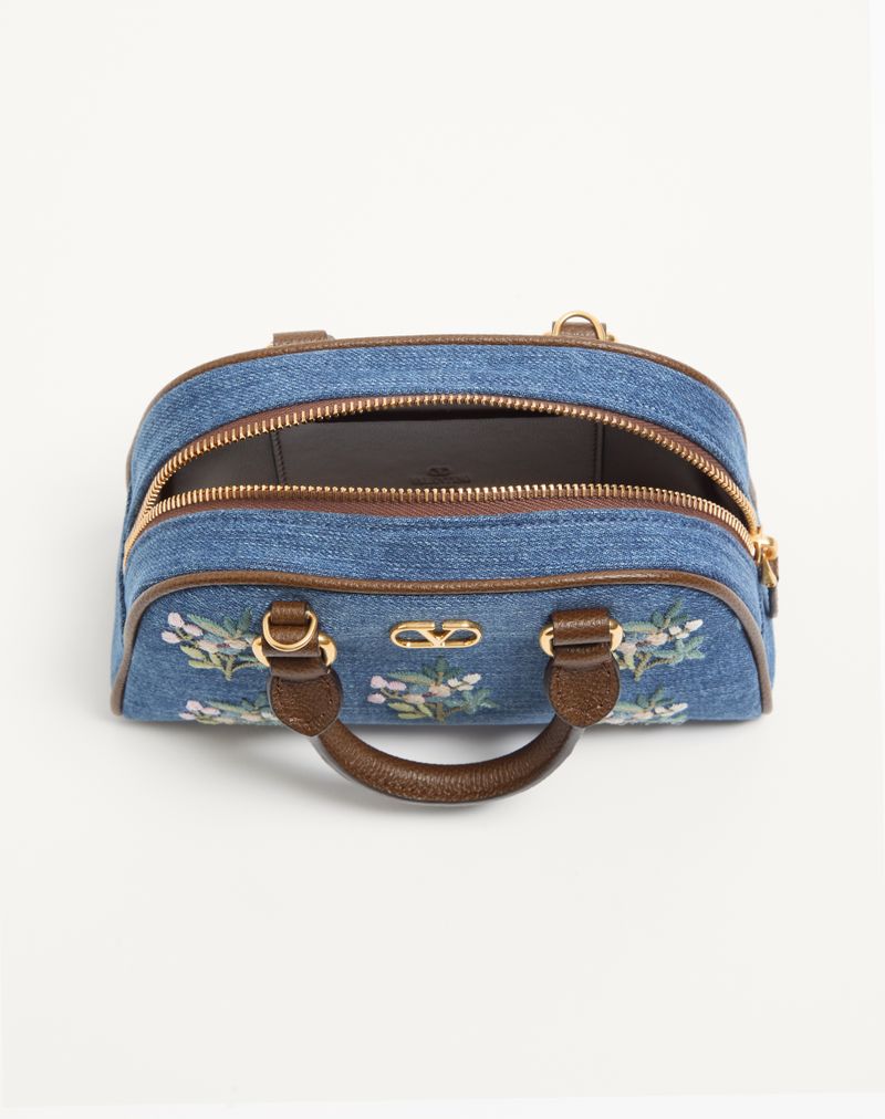Valentino Garavani VLogo Signature Mini Boston Bag em jeans com bordado floral