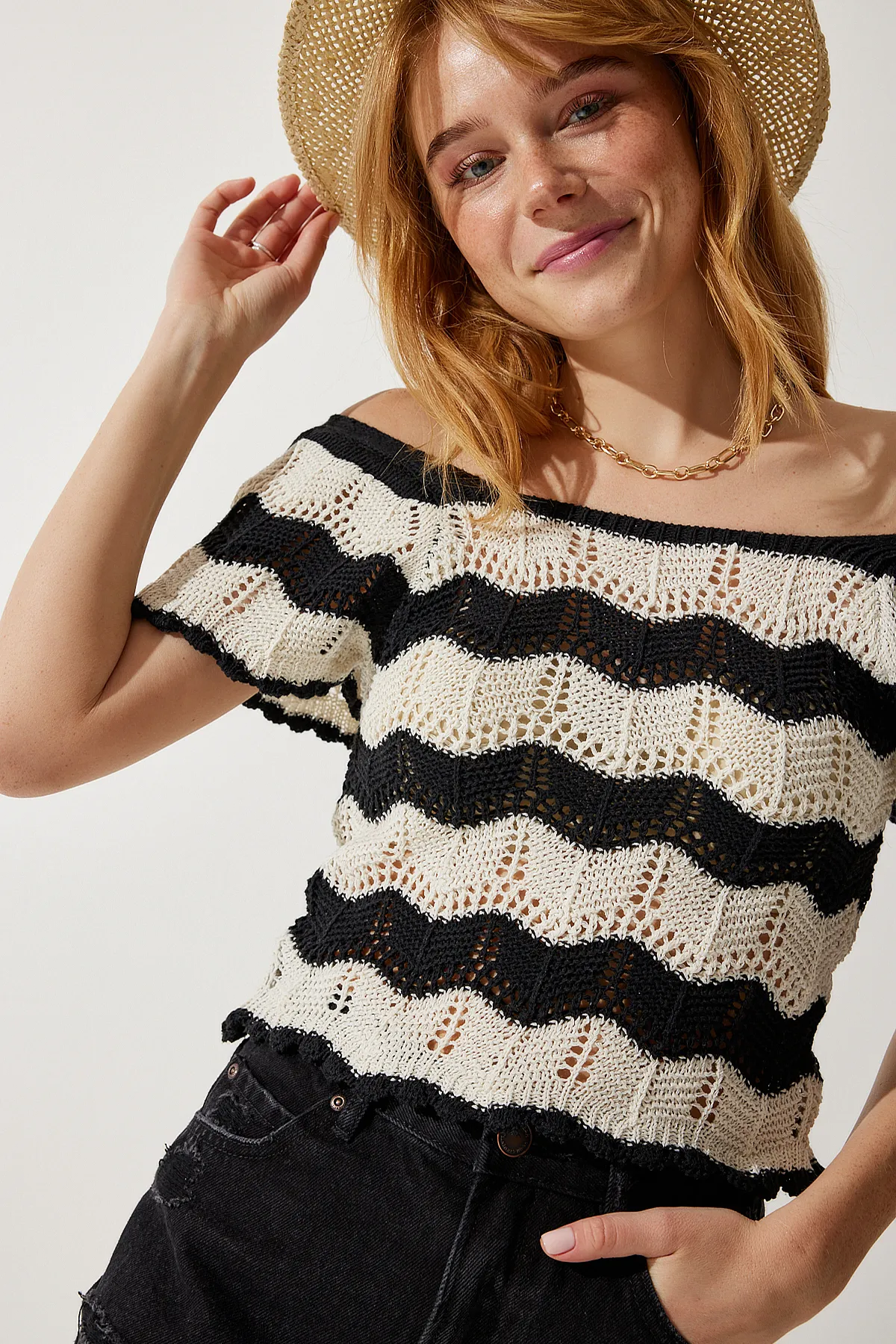 Happiness İstanbul  Damen Bluse mit durchbrochenem Strickmuster in Schwarz/Creme YU00012