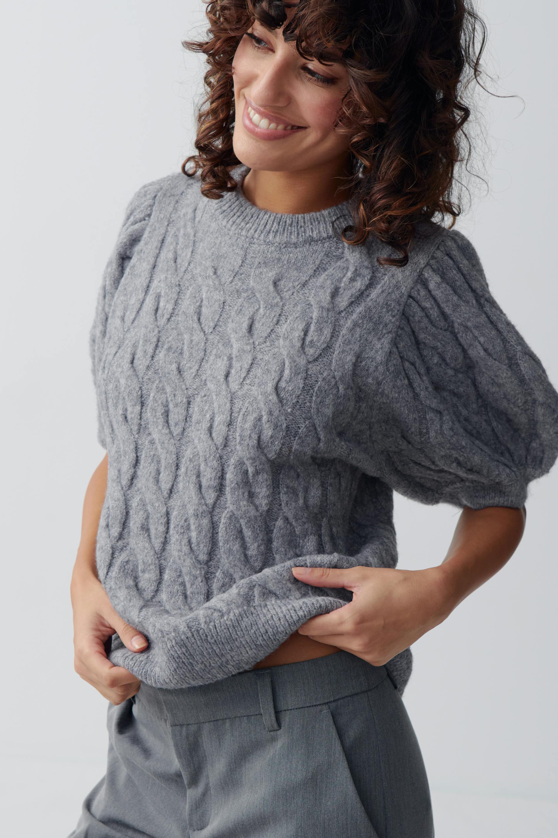 Knitted cable top