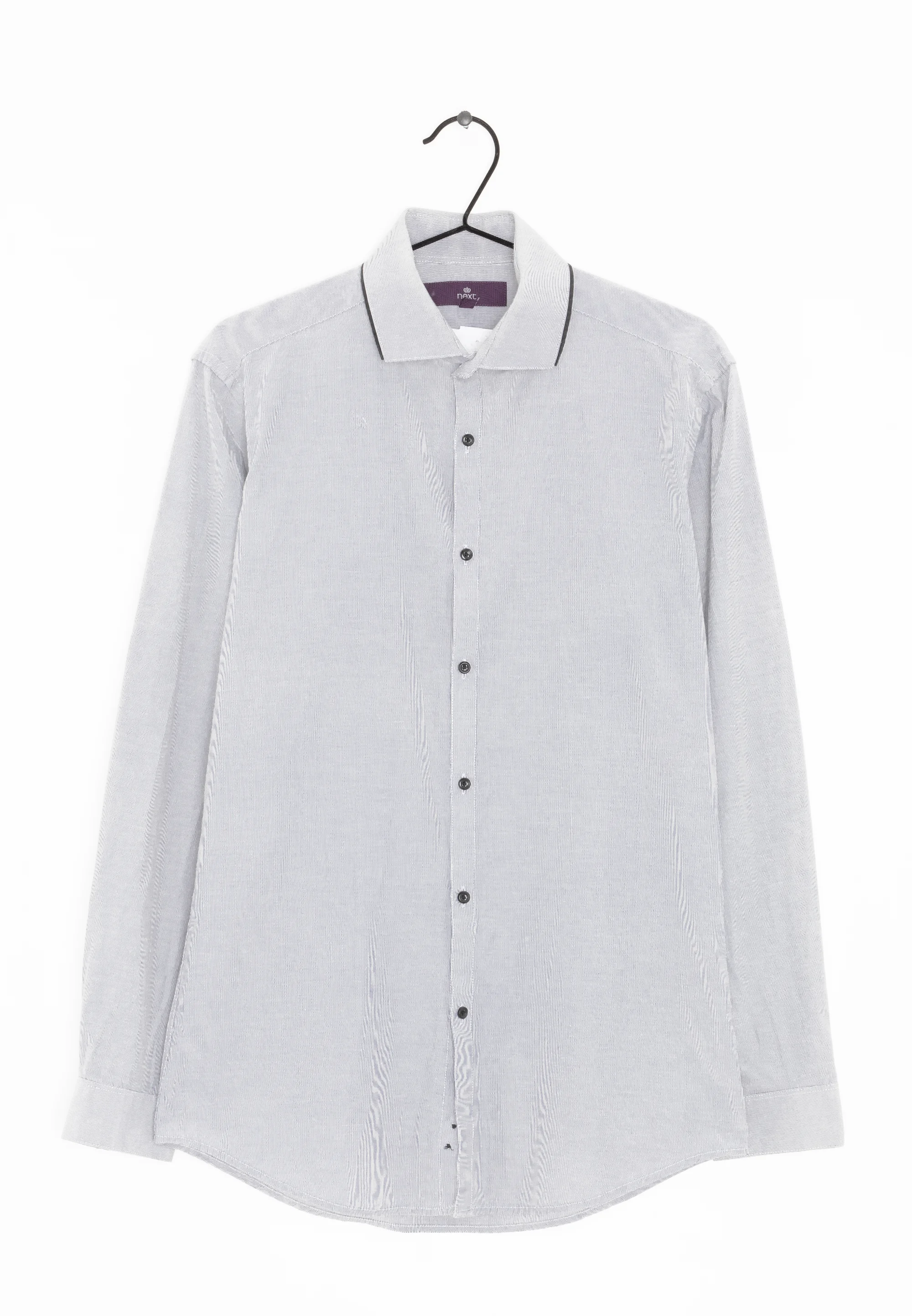 Próxima camisa elegante
