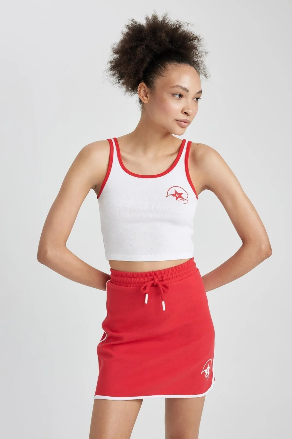 DeFacto  Fit Crop Bedrucktes Rundhals-Ripp-Shirt Athlete Cotton Athlete A6899ax23sm