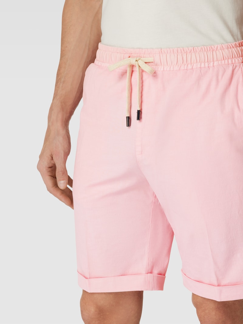 Shorts mit seitlichen Eingrifftaschen in hellrosa