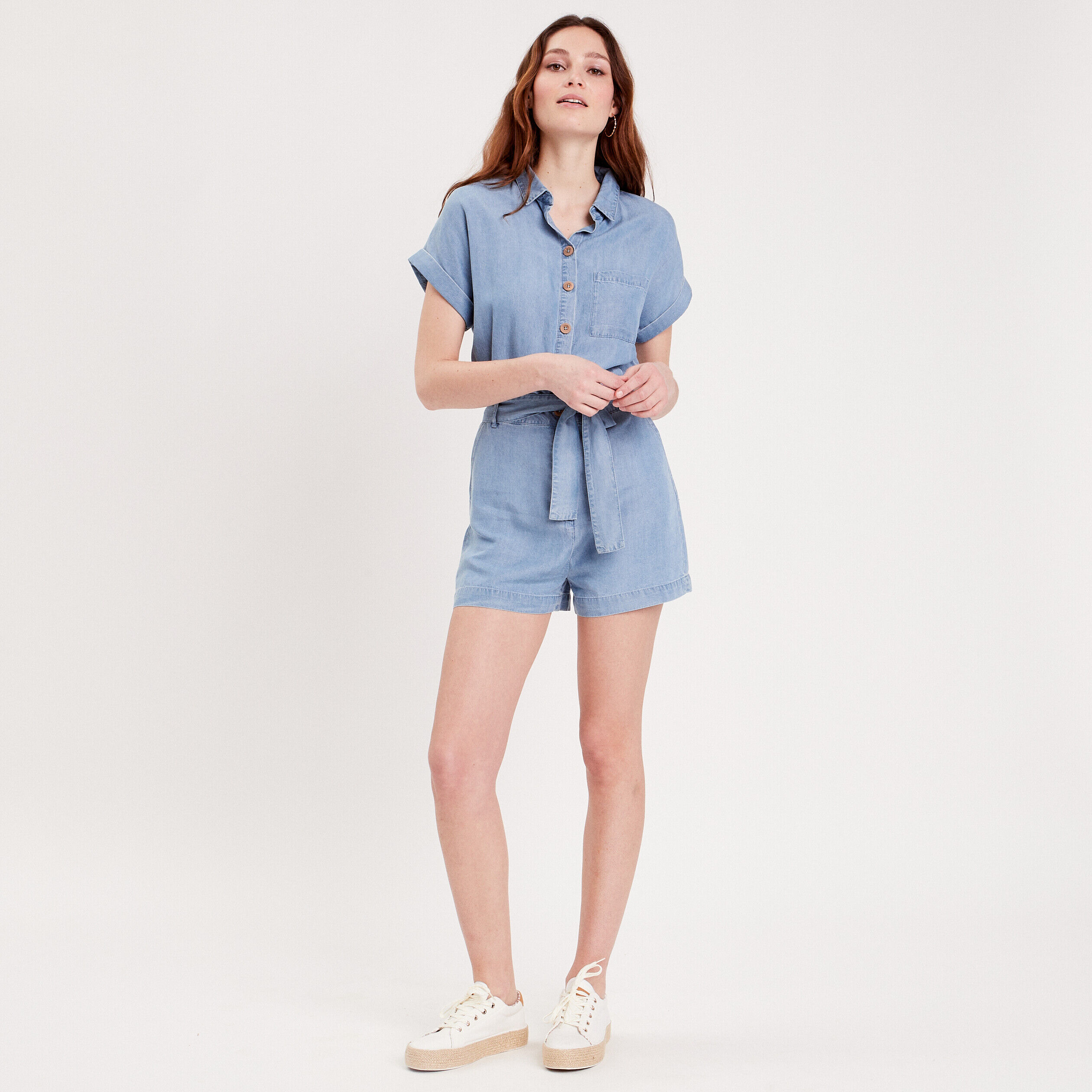 Combishort boutonnée à ceinture denim bleach femme | Cache Cache