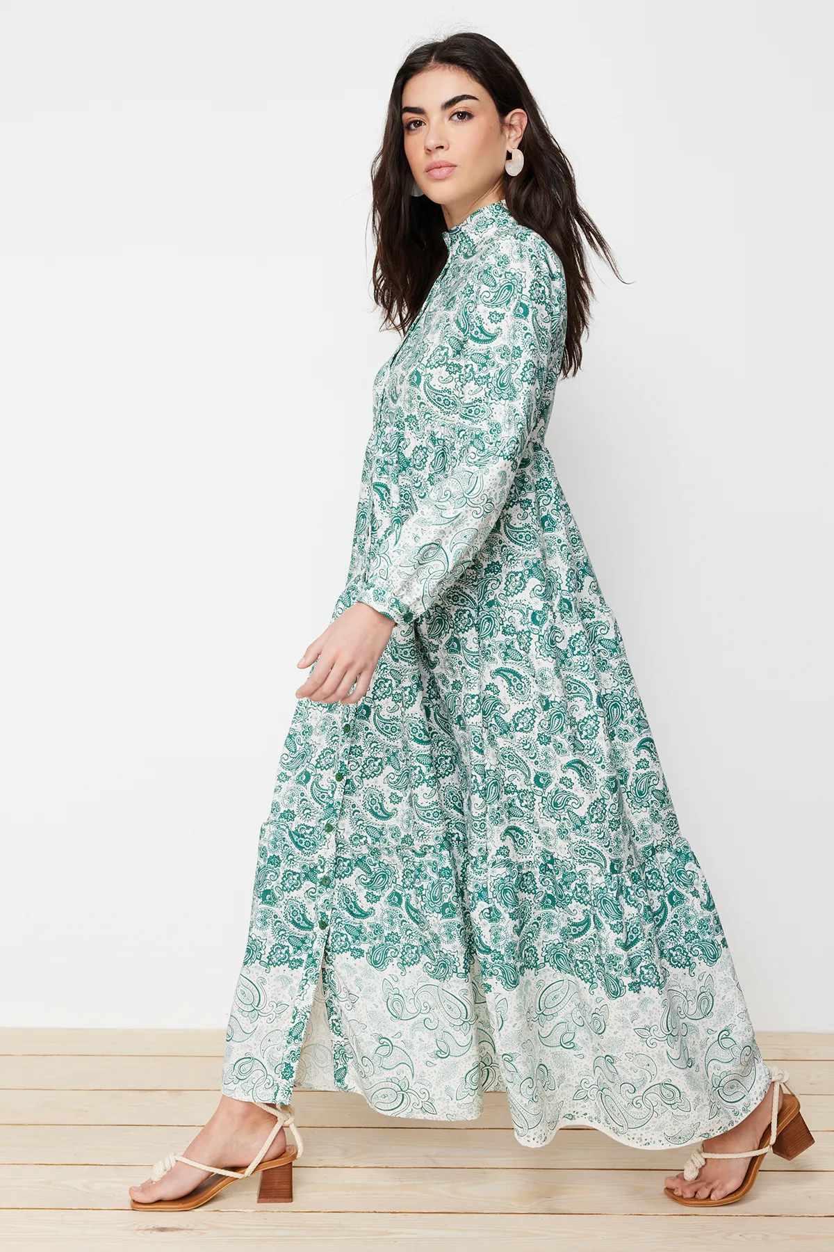 Trendyol Modest  Blaues, gewebtes Hemdkleid mit ethnischem Muster und vorherrschendem Kragen in Leinenoptik TCTSS23EB00286
