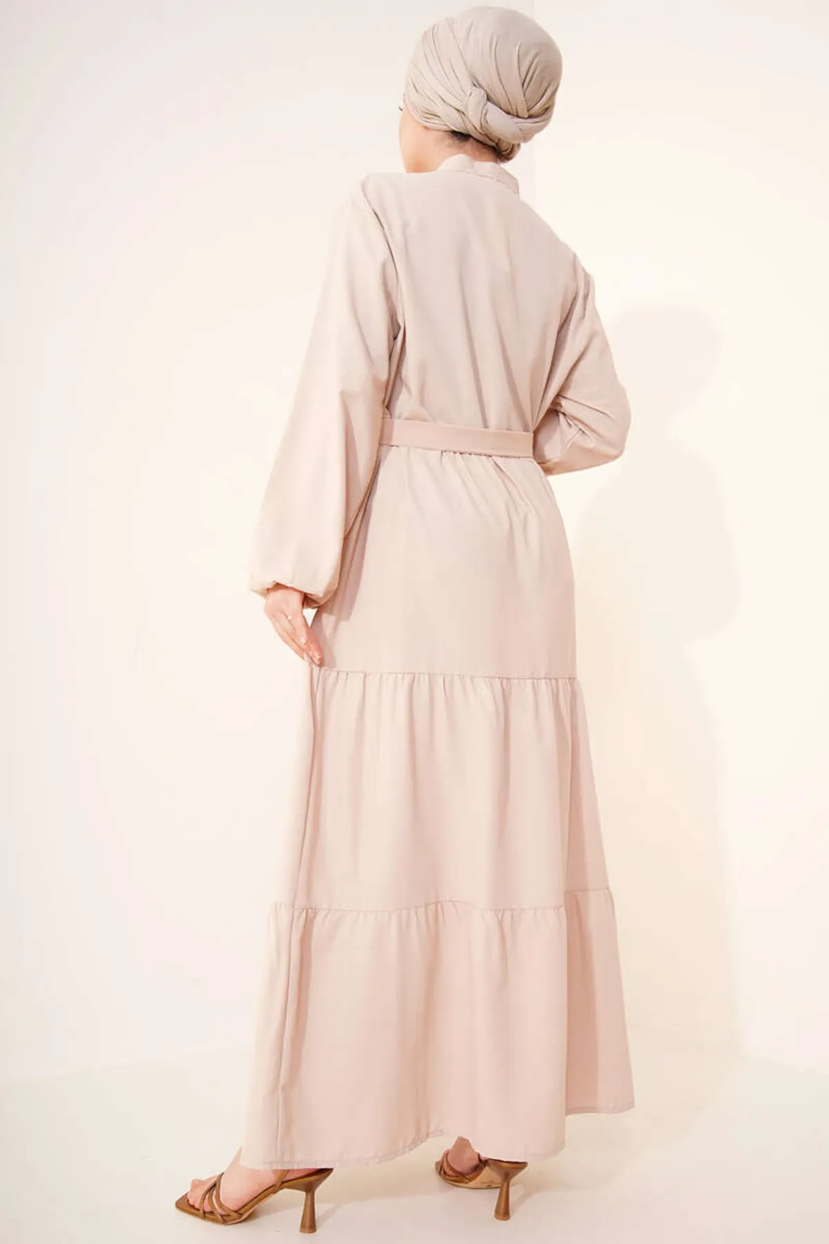 benguen  428 Wunderschönes Hijab-Kleid mit Kragen und Knöpfen in Beige