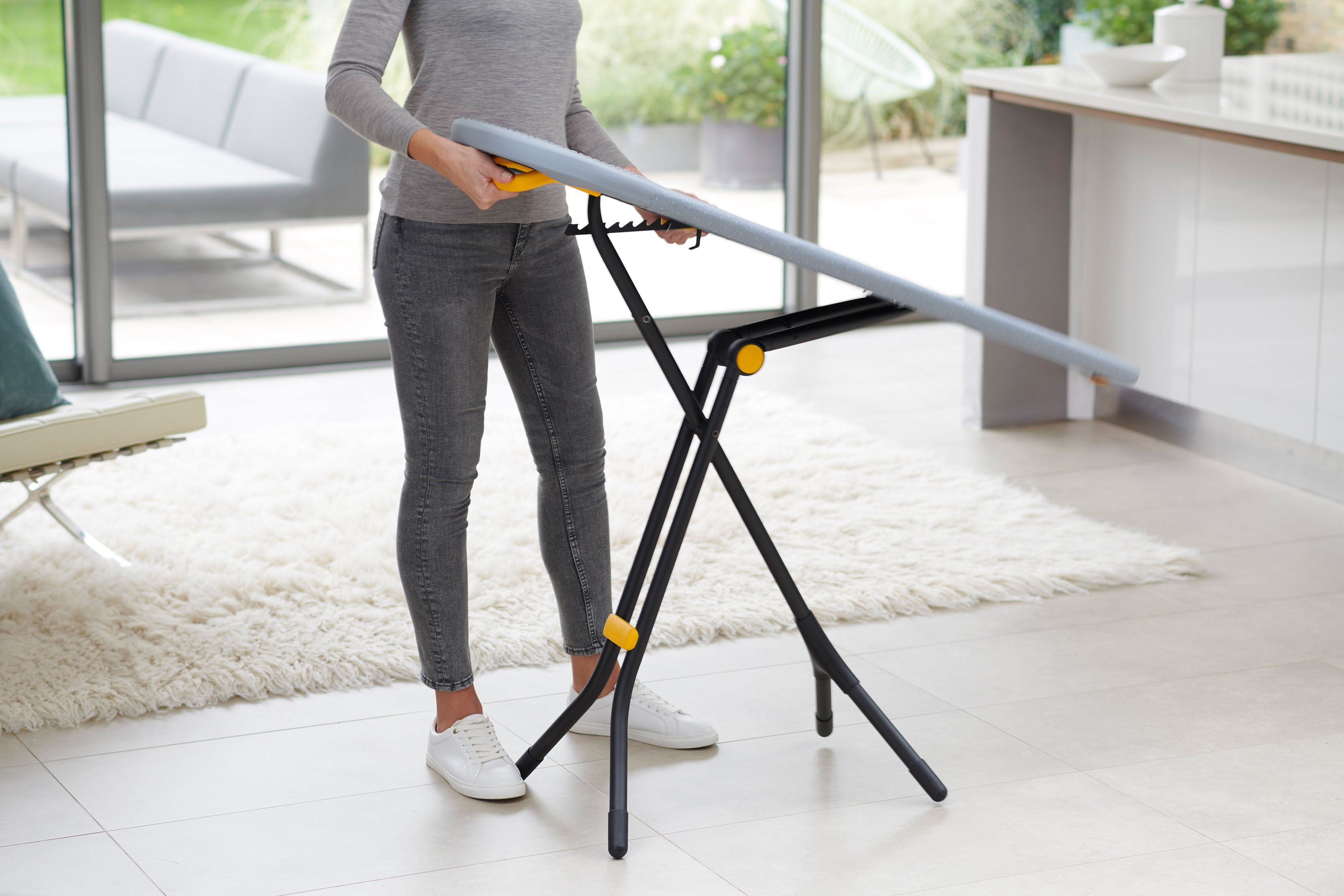 Joseph Joseph Bügelbrett Glide™ Easy-Store, Bügelfläche 108x38 cm, DripShield™ Technologie & hitzebeständiger Silikon-Bügeleisenauflage