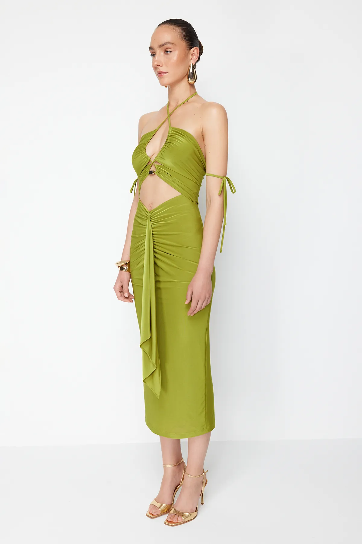 Trendyol Collection  Zeynep Tosun Ölgrünes gestricktes Abendkleid - Fenster und Accessoire detailliert TCLSS24EL00000