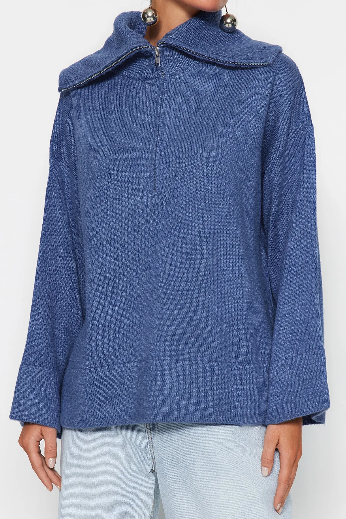 Trendyol Collection  Blauer, weich strukturierter Basic-Strickpullover mit weiter Passform TWOAW23KZ00236