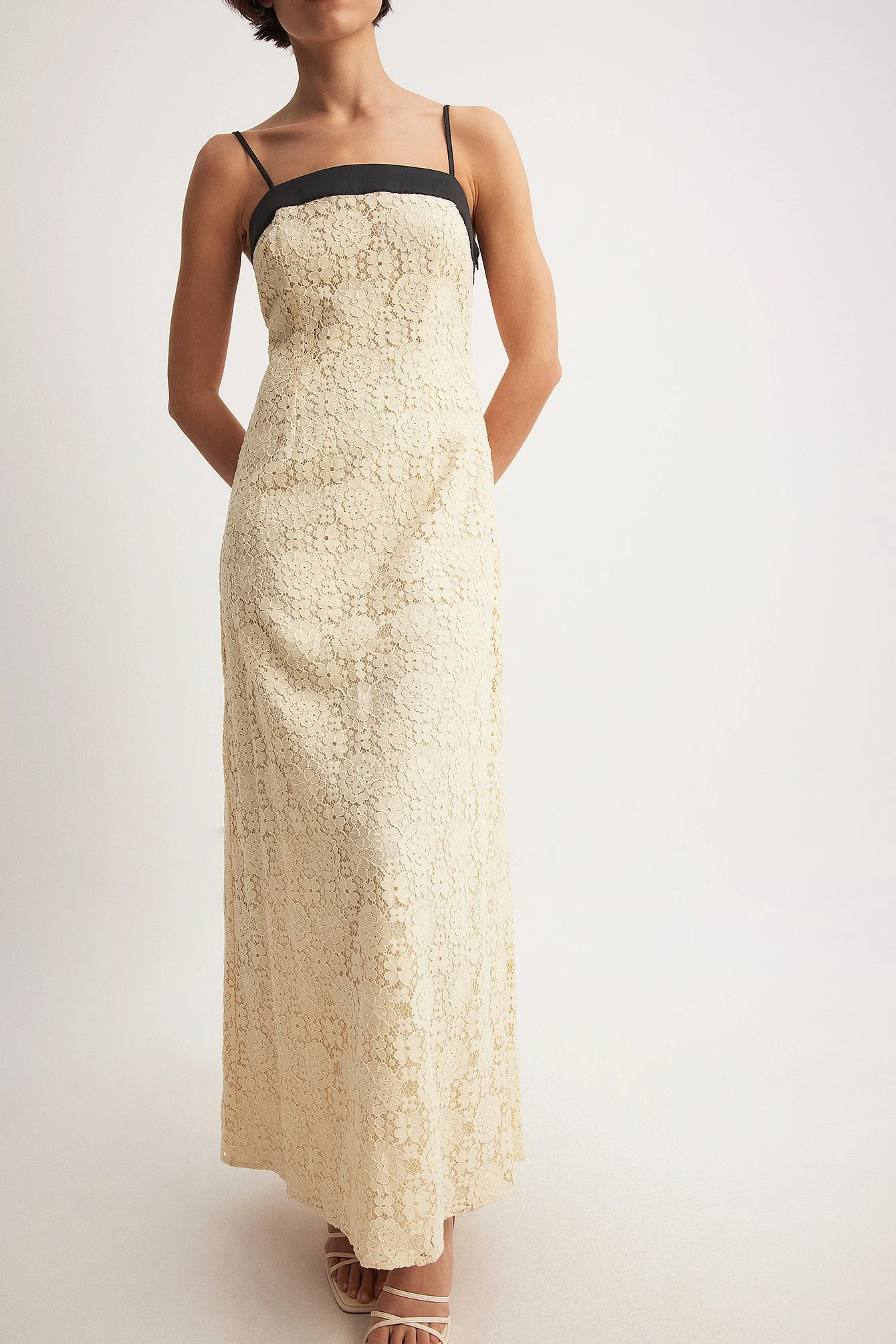 Maxikleid mit Spitzen-Detail