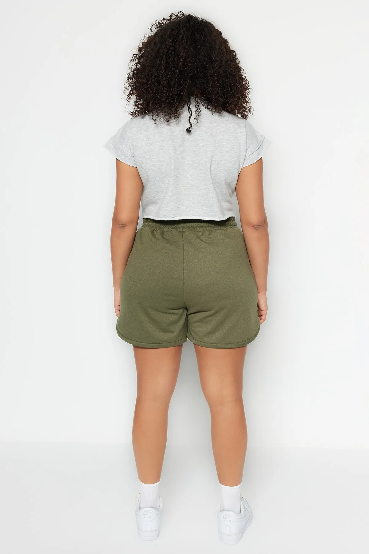 Trendyol Curve  Khakifarbene dünne Strickshorts TBBSS23AP00002