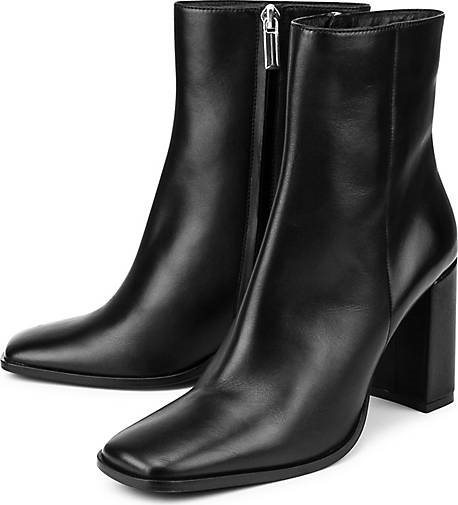 Another A Stiefelette