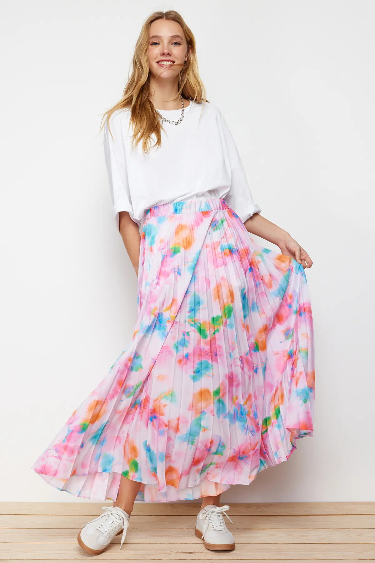 Trendyol Modest  Lilafarbener gewebter Plisseerock mit Blumenmuster und elastischer Taille TCTSS23EE00018