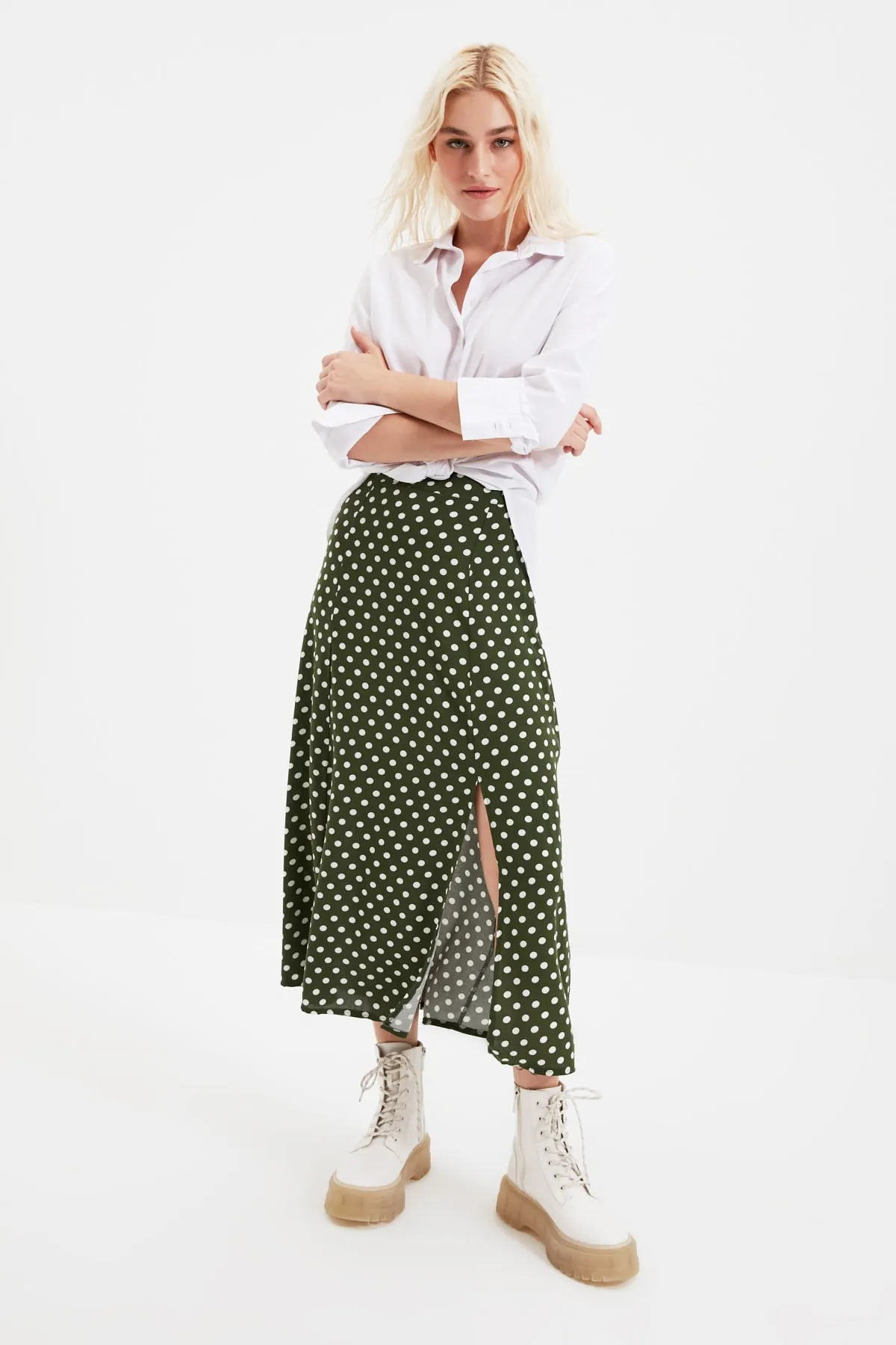 Trendyol Collection  Khakifarbener, geschlitzter, detaillierter gepunkteter Webrock TWOAW20ET0205