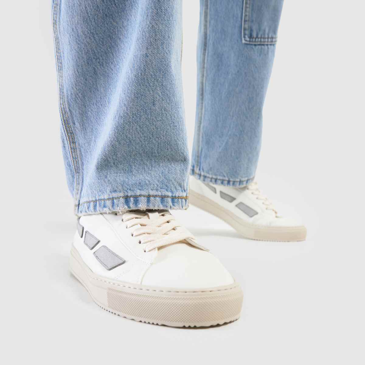 SAYE modelo 99 city sneakers i vitt och grått