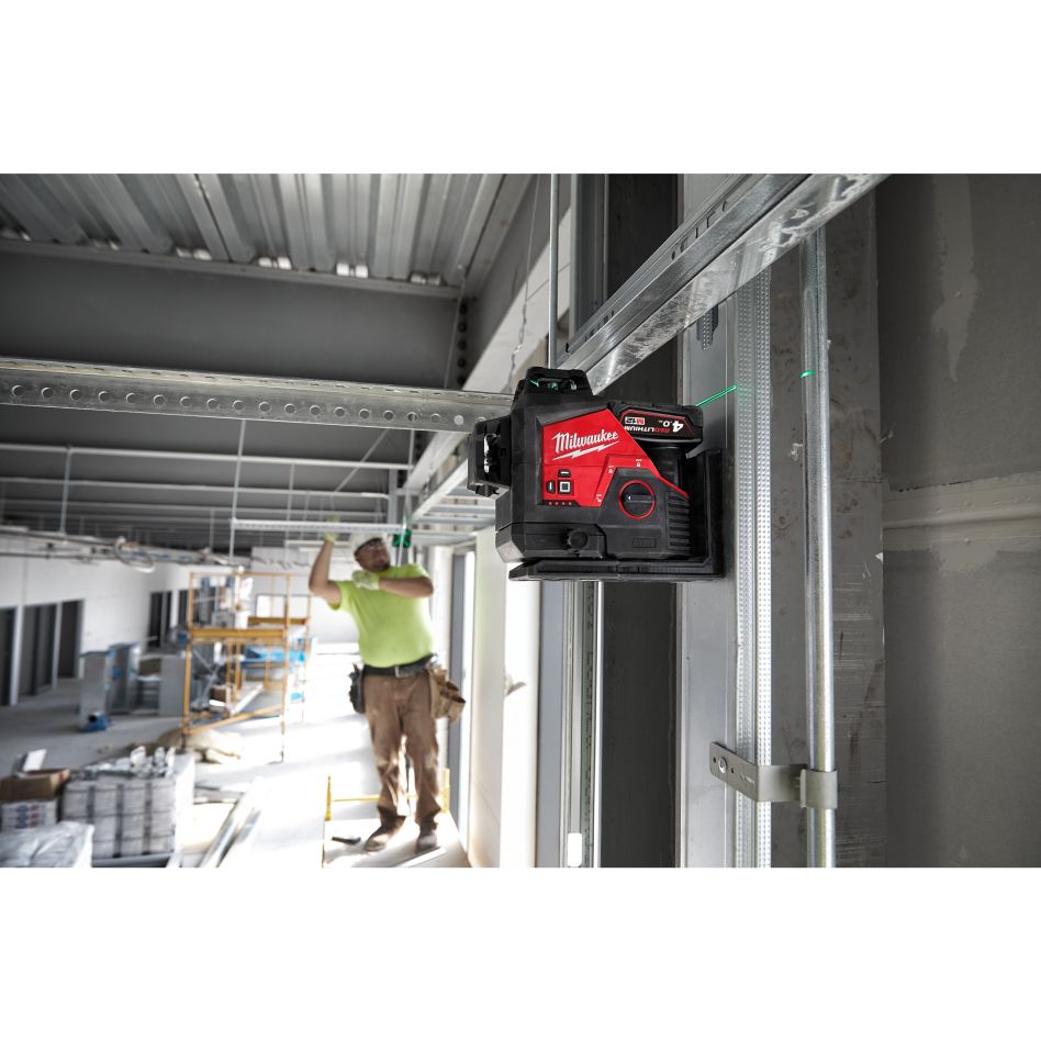 Milwaukee 4933499379 M12 3PLSKIT-401P Bežični križni laserski nišan Zeleni 1x 4.0Ah i punjač 3x 360° laser u PACKOUT kompletu
