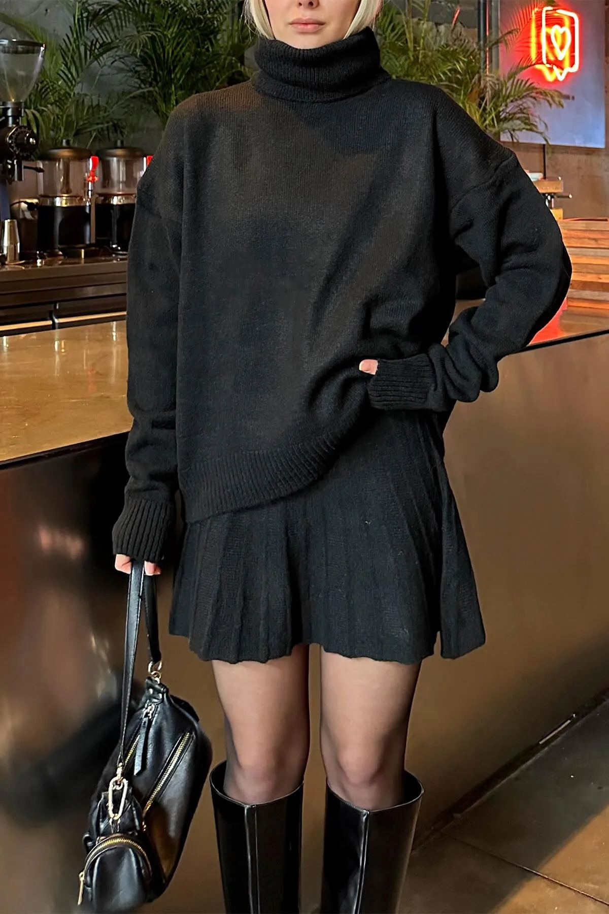 Swist  Schwarzes Rollkragenpullover-Plisel-Rock-Strickober- und -Unterteil-Set für Damen