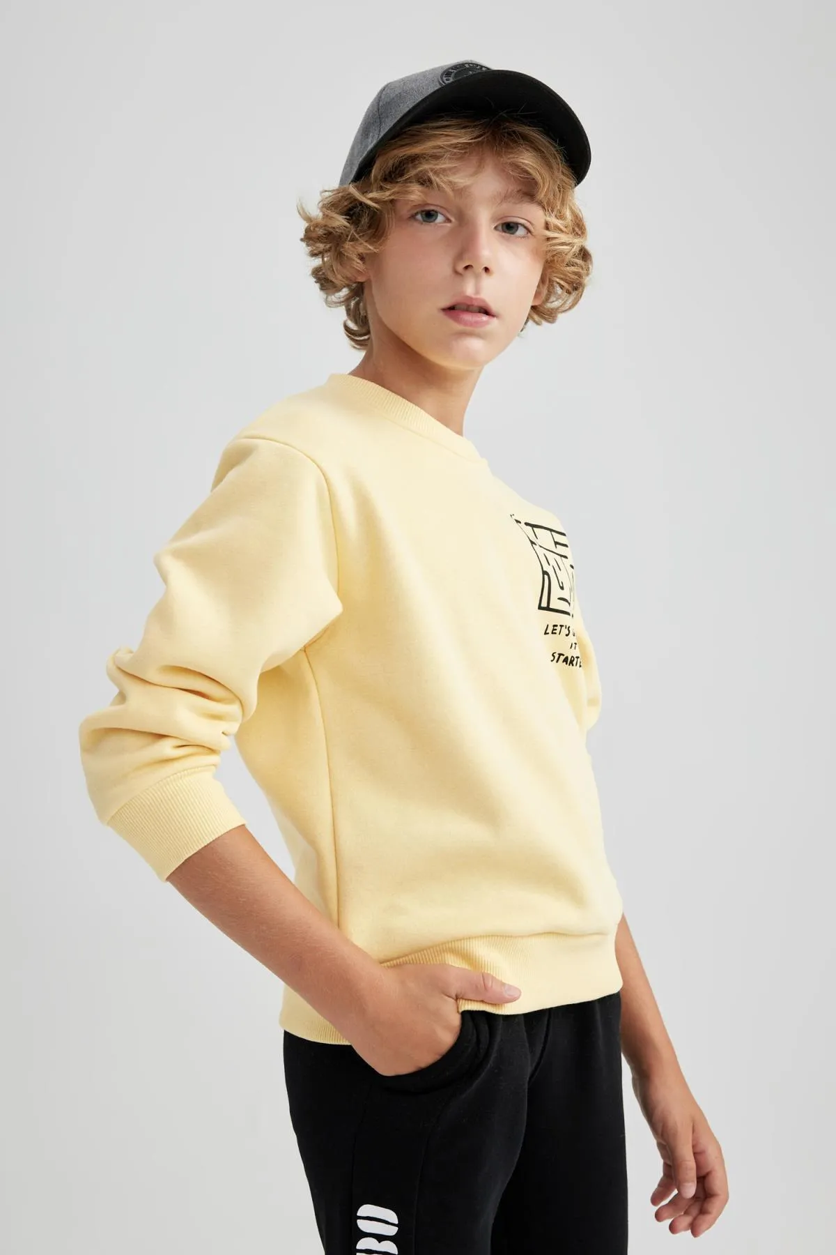 DeFacto  Dickes Sweatshirt mit normaler Passform und Rundhalsausschnitt für Jungen