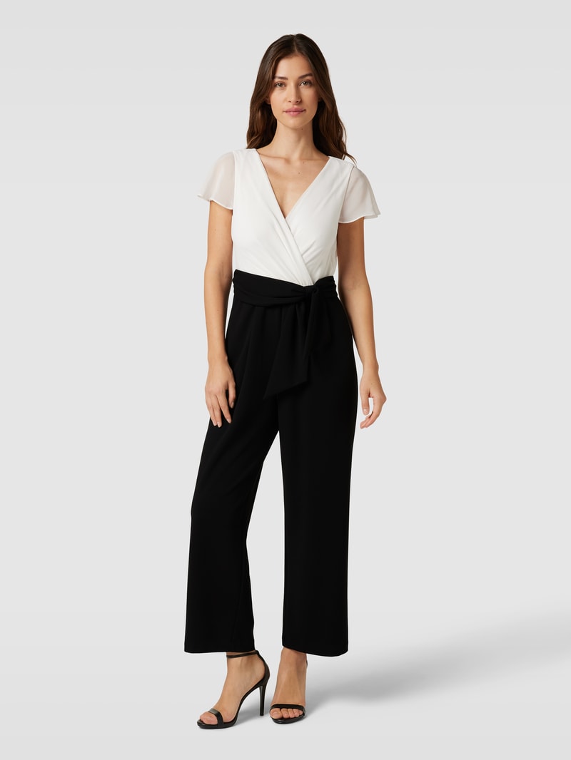 Jumpsuit mit Schmetterlingsärmeln in schwarz