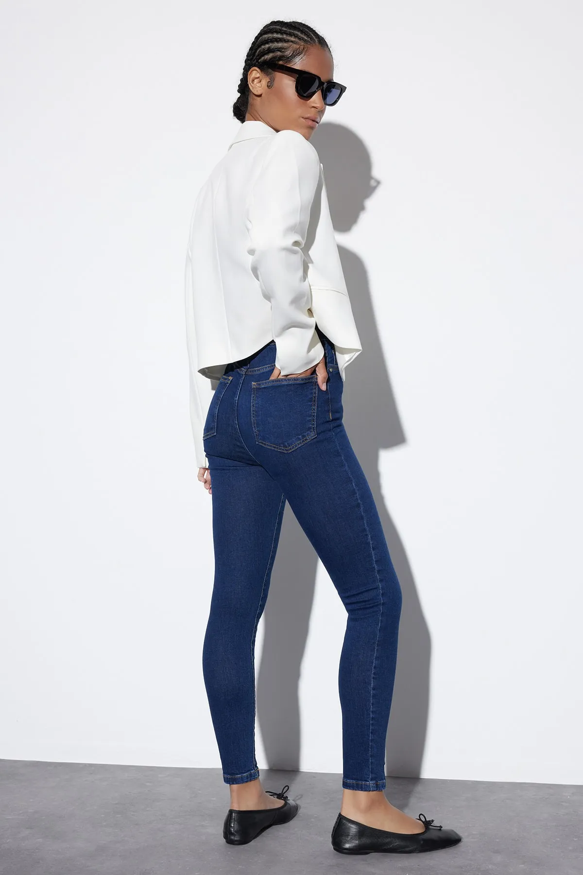 Trendyol Collection  Marineblaue Skinny-Jeans mit superhoher Taille TWOSS22JE0560