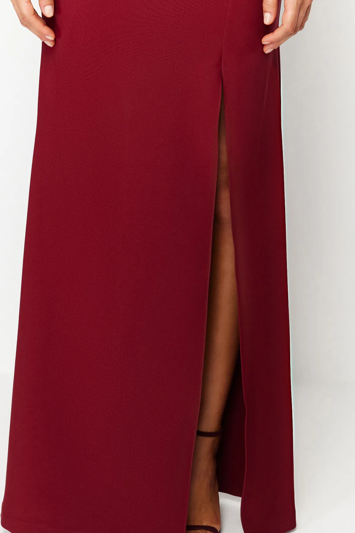 Trendyol Collection  Burgunderrotes, figurbetontes Abendkleid aus Webstoff TPRSS22AE0095