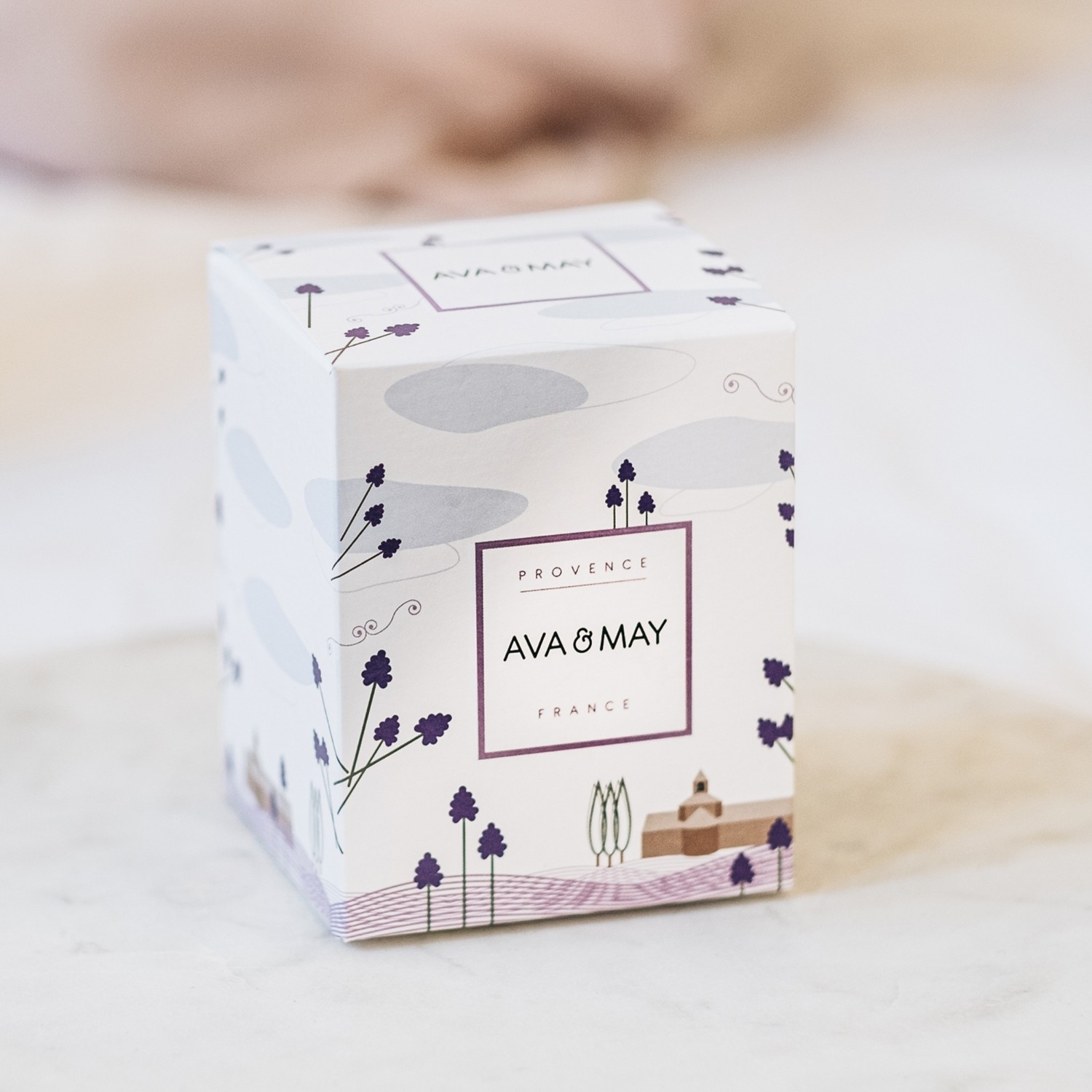 AVA & MAY Dišeča sveča Provansa