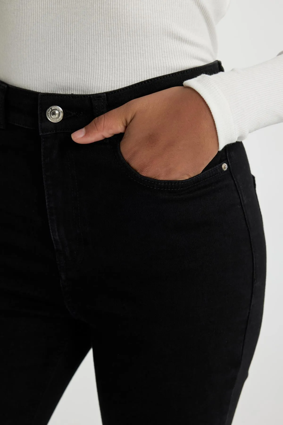 DeFacto  Rebeca Skinny Fit Jeanshose mit normaler Taille und schmalem Bein in Knöchellänge A6984ax23au