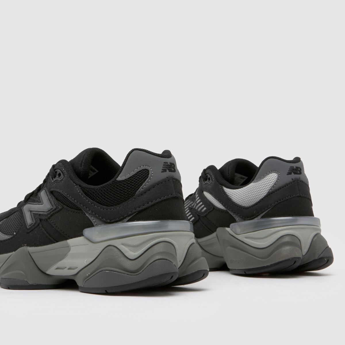 New Balance fekete és szürke 9060 ifjúsági cipő