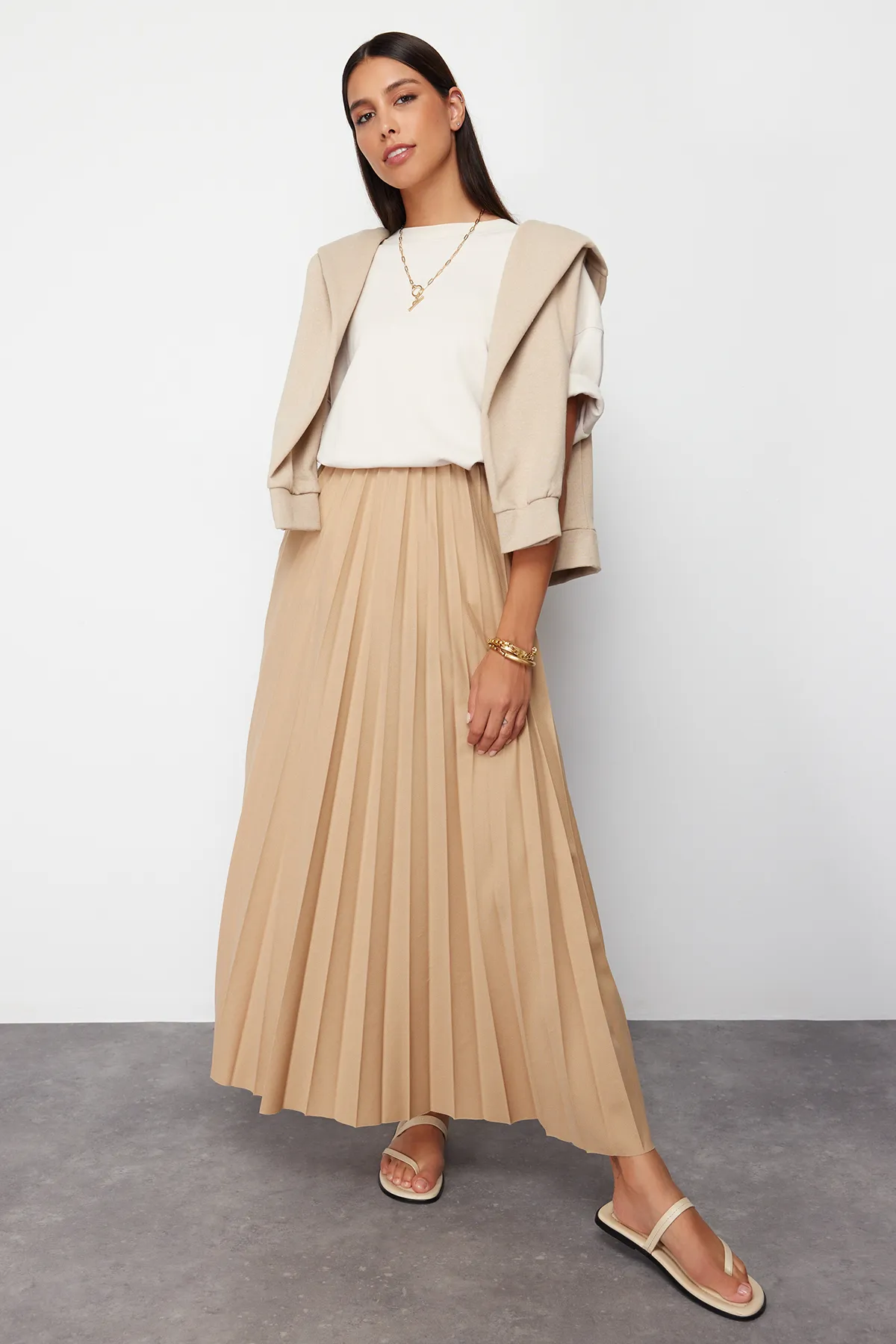 Trendyol Modest  Dunkelbeiger, plissierter Strickrock TCTSS24EE00005