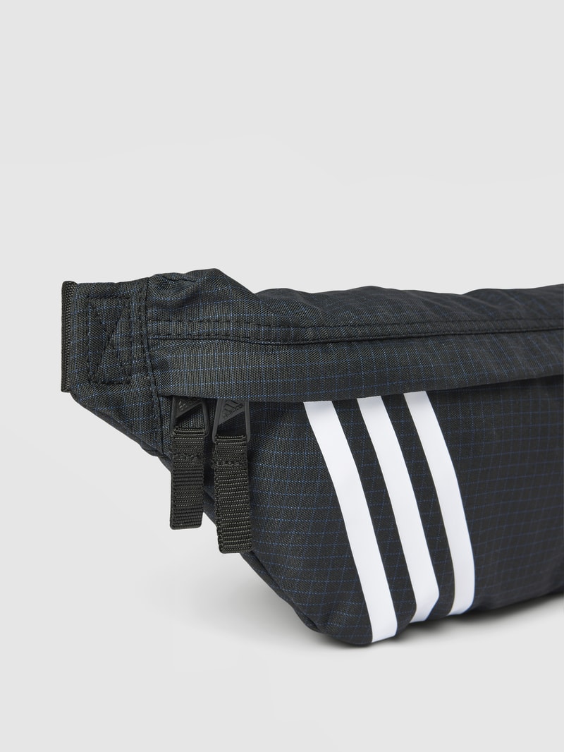 Bauchtasche mit Label-Patch in schwarz