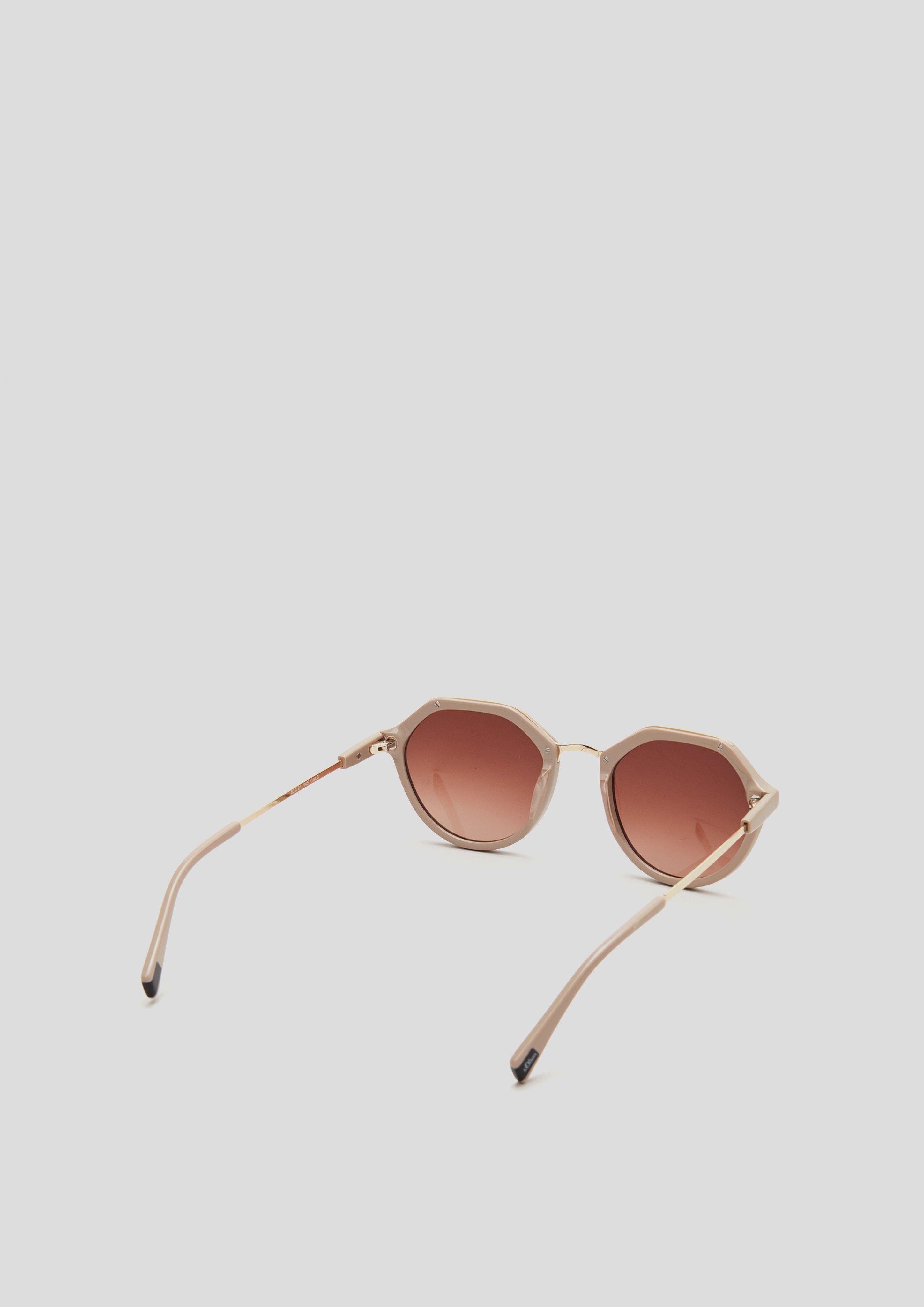 Sonnenbrille in eckiger Form  144.120.141.98546-710
