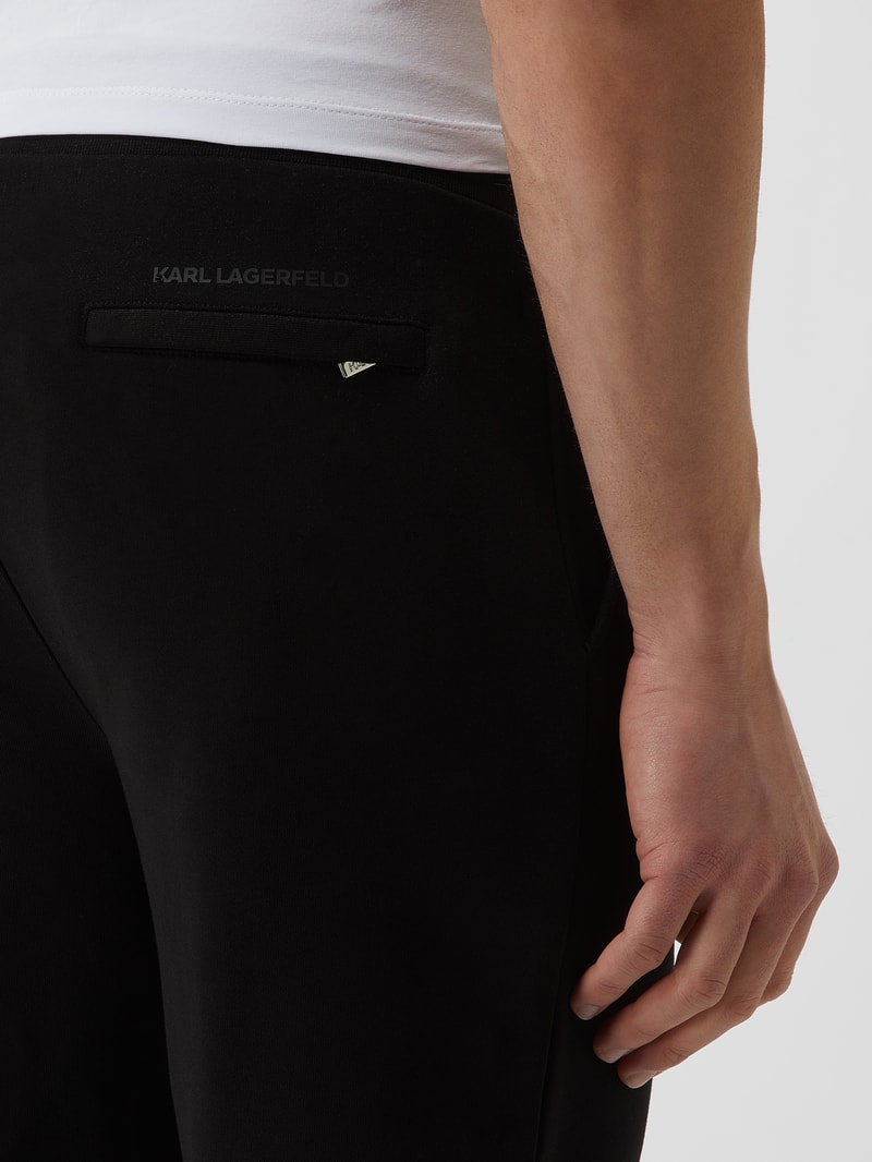 Sweatshorts mit Tunnelzug in schwarz