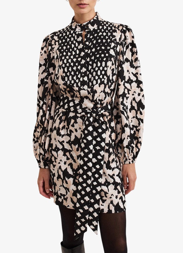 Rochie scurtă tip tunică Dolly de la Phase Eight, decorată cu imprimeu jacquard și curea legată.