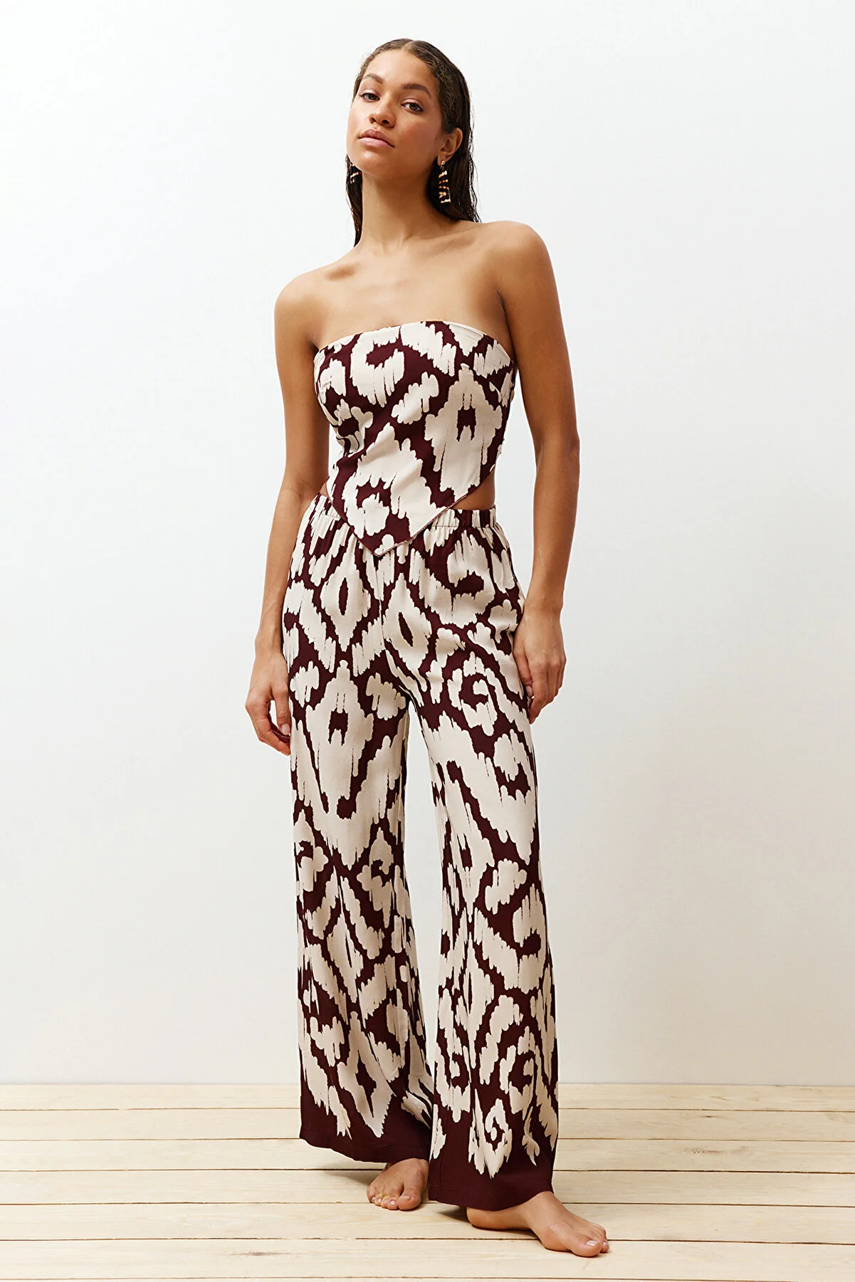 Trendyol Collection  Set aus gewebter Bluse und Hose mit ethnischem Muster TBESS24AU00017