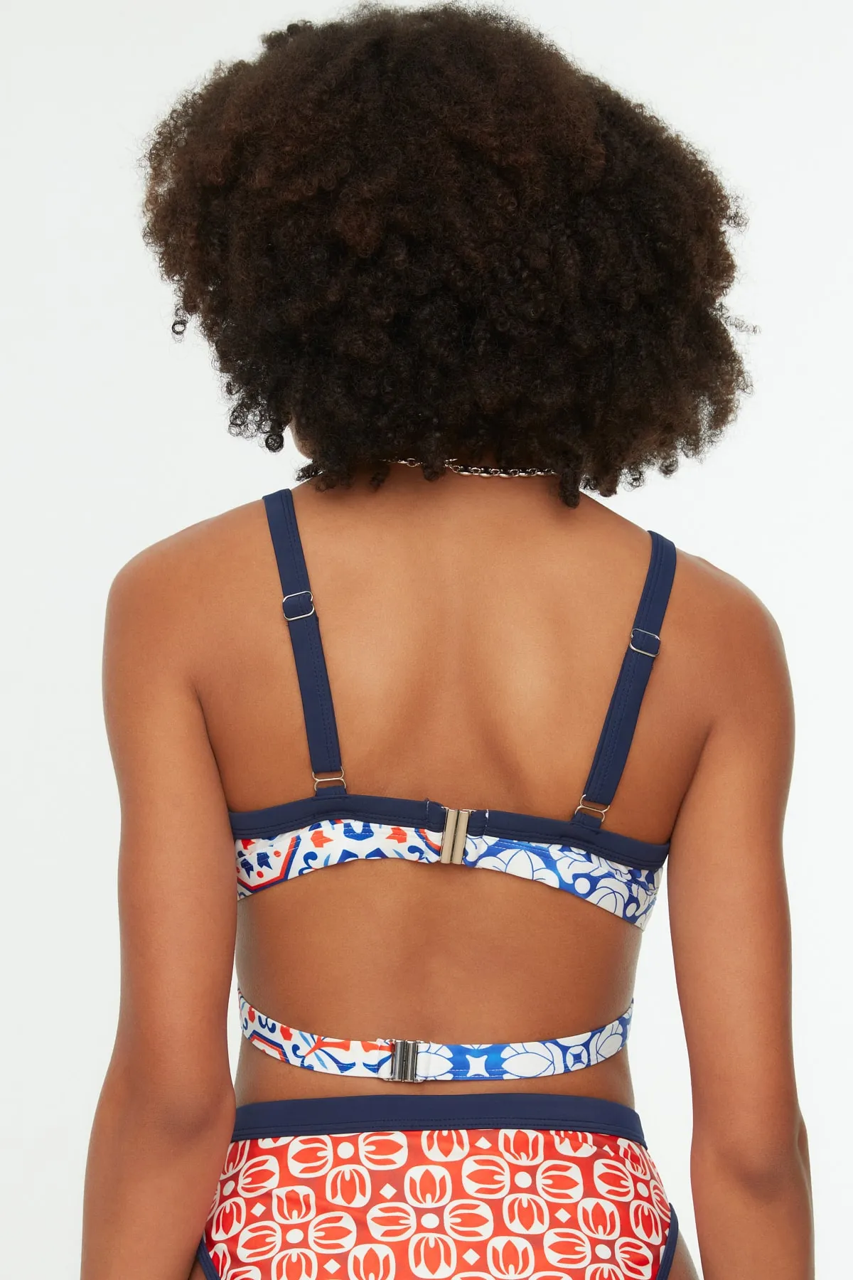 Trendyol Collection  Bikinioberteil mit Fliesenmuster TBESS22BU0139