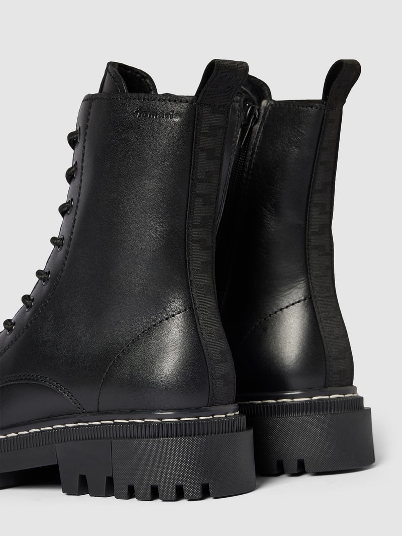 Schnürboots aus Leder mit Label-Prägung in schwarz