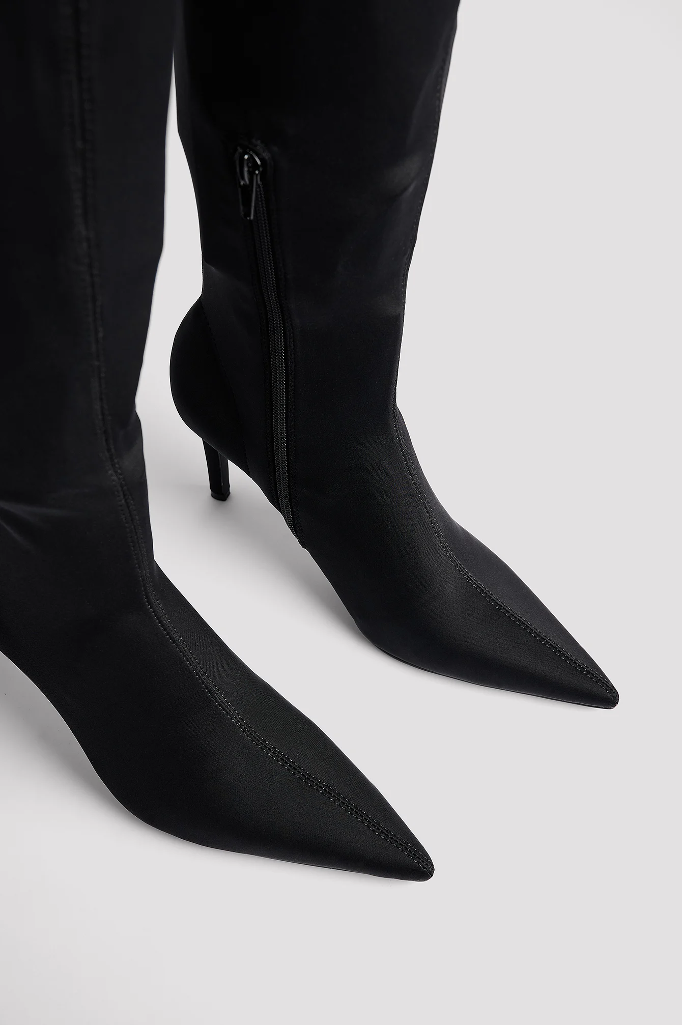Spitze Overknee-Stiefel