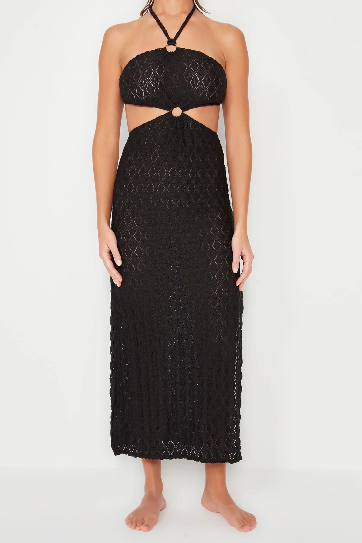 Trendyol Collection  Schwarzes, tailliertes Maxi-Strandkleid aus Strick mit Accessoires TBESS23EL00078