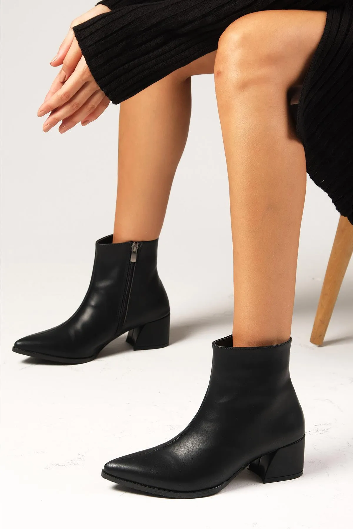 Mio Gusto  Erika Schwarze Damen-Stiefel mit Absatz und dünnem Pelzfutter und Reißverschluss