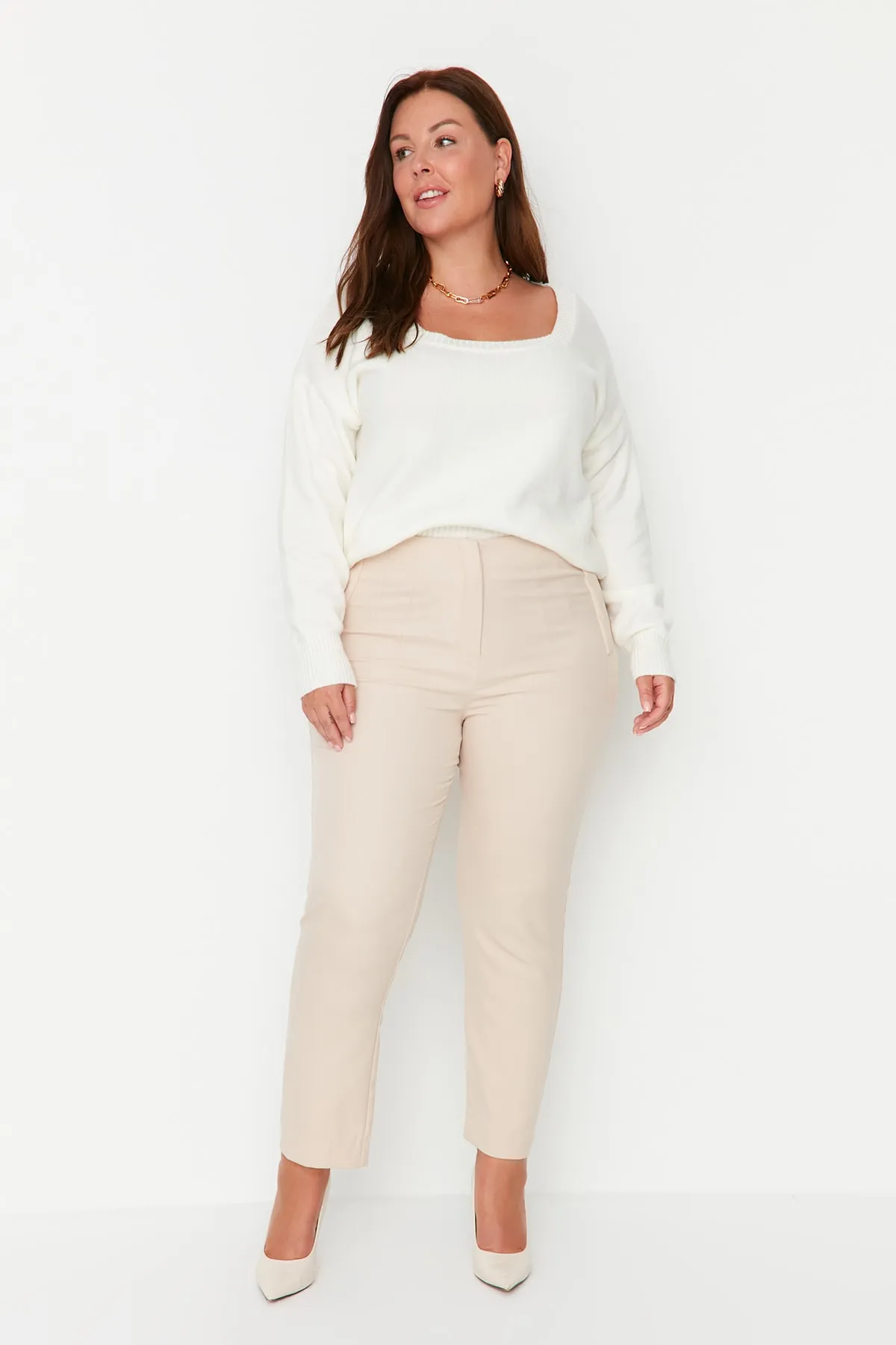 Trendyol Curve  Beige Zigarettenhose aus Webstoff TBBAW23AR00015